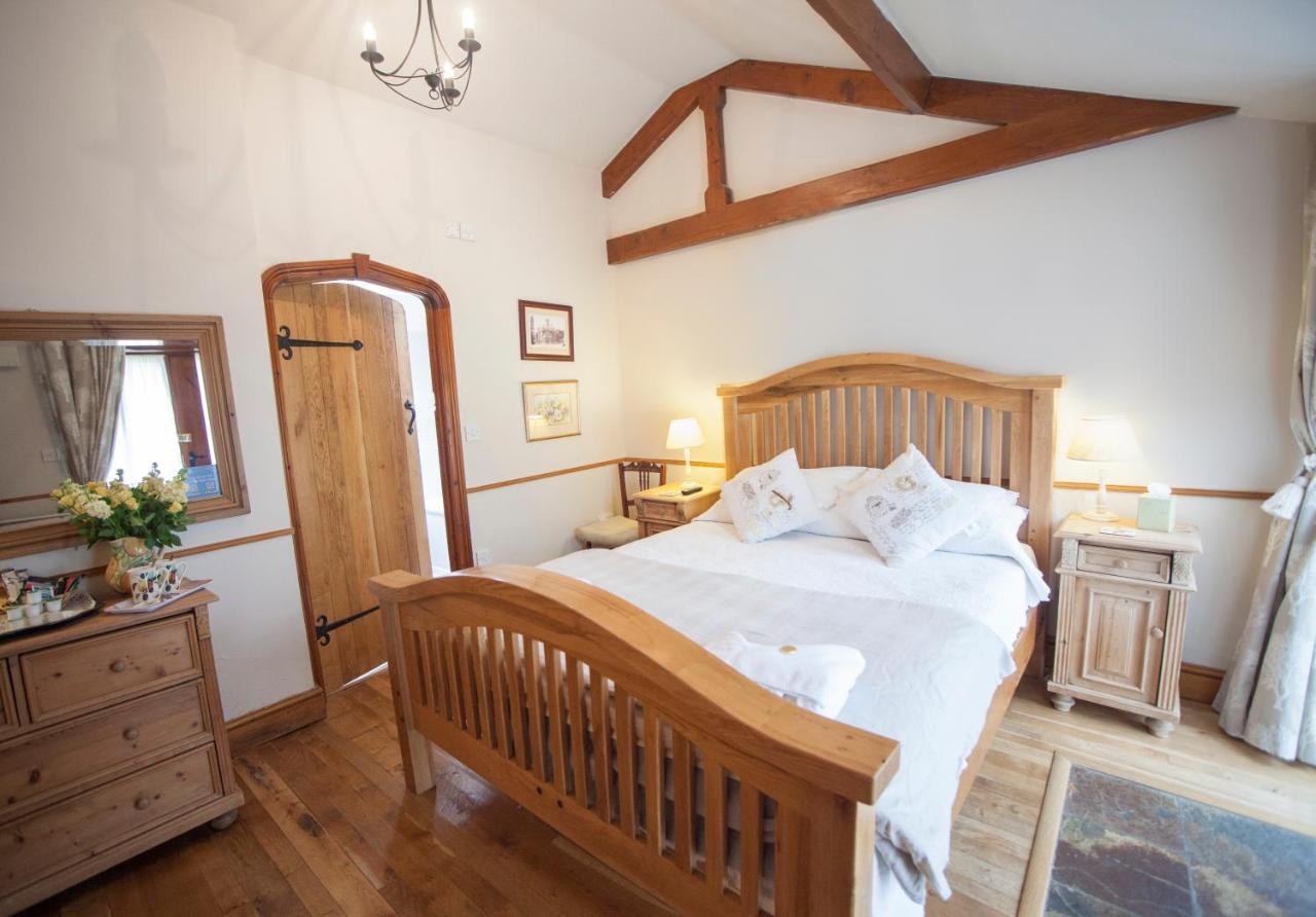 Beeches Farmhouse Country Cottages & Rooms 브래드포드온아본 외부 사진