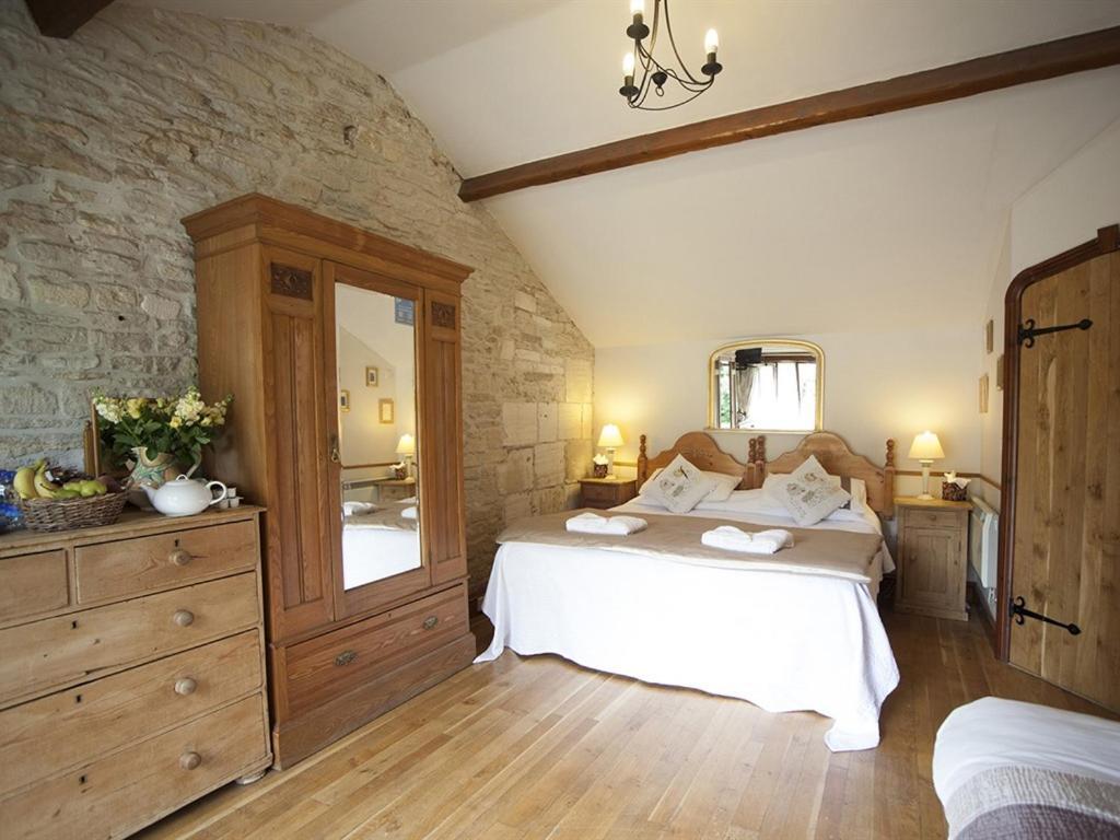 Beeches Farmhouse Country Cottages & Rooms 브래드포드온아본 외부 사진